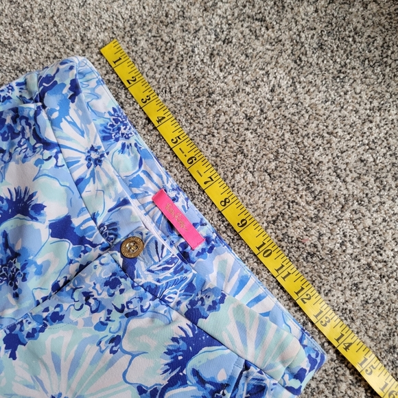 Lilly Pulitzer Blue White Floral Scalloped Strech Shorts Size 4 - Picture 6 of 10